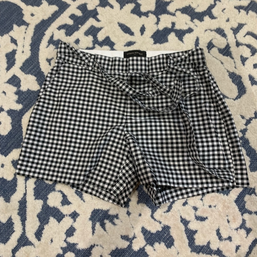 Checkered shorts! Banana Republic! Size 2!